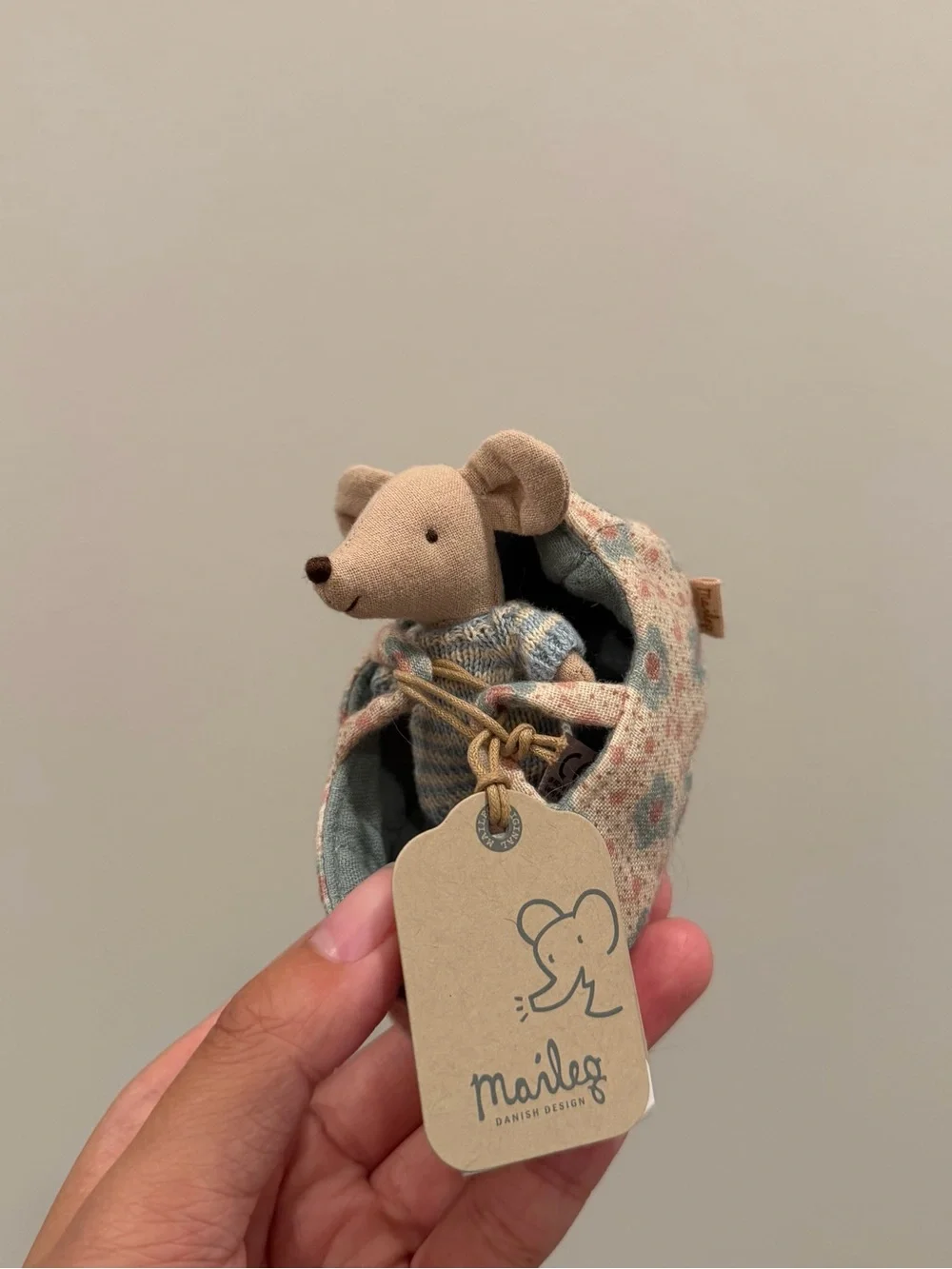 Maileg Baby mouse in carry cot - Blue